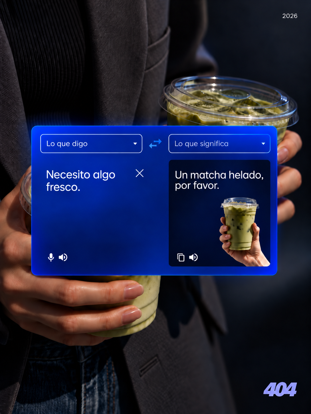 Pieza creativa con matcha helado y una composición azul de traducción